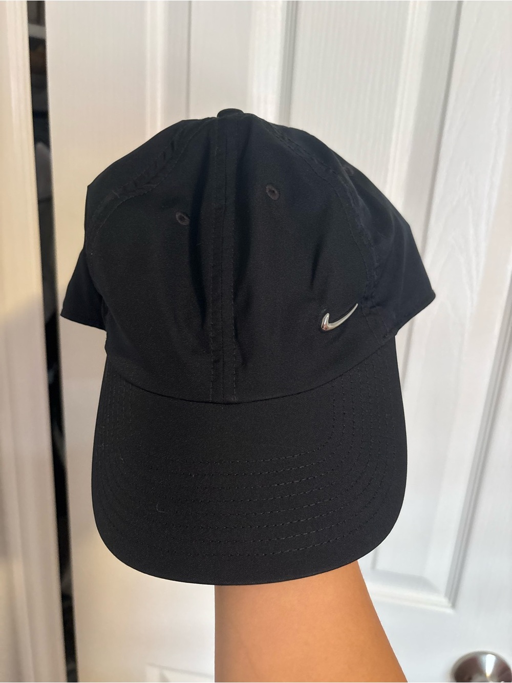 Nike Black Adjustable Baseball Cap with Subtle Swoosh